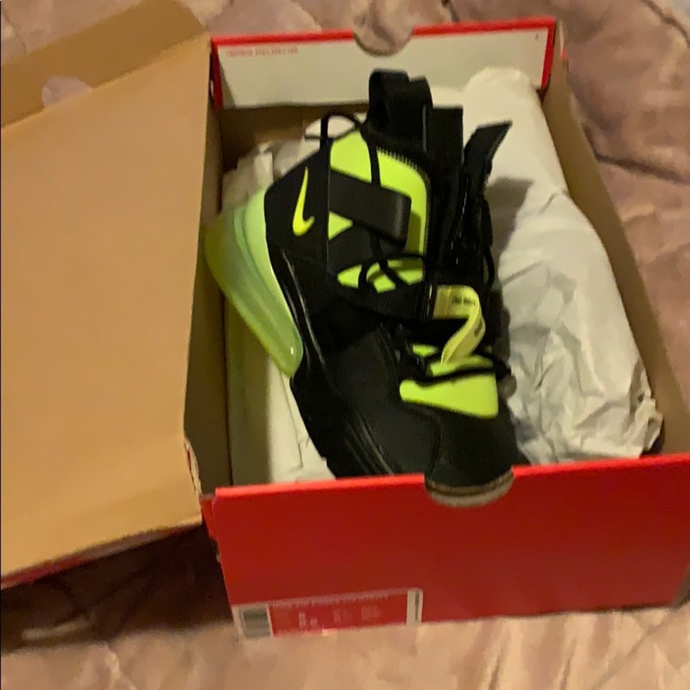 Nike Air Force 270 utility